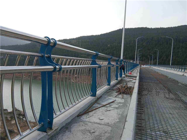 南昌不锈钢桥梁护栏的特点及其在桥梁安全中的重要作用
