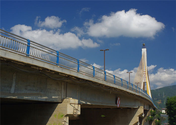 南昌304不锈钢桥梁护栏：安全、耐用与美观的完美结合