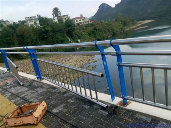 南昌不锈钢复合管护栏是一种卓越的防护材料