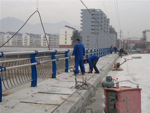 南昌不锈钢复合管护栏常见问题及解决方案
